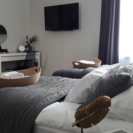Marzec Apartamenty Gniezno Habitación foto